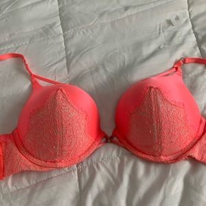 VICTORIA SECRET BOMBSHELL PLUNGE BRA!